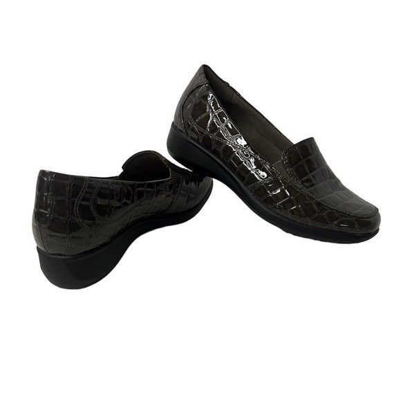 Clarks Bendable Loafers Slip On Womens 7M Brown Patent Leather Croc EUC - Picture 1 of 12